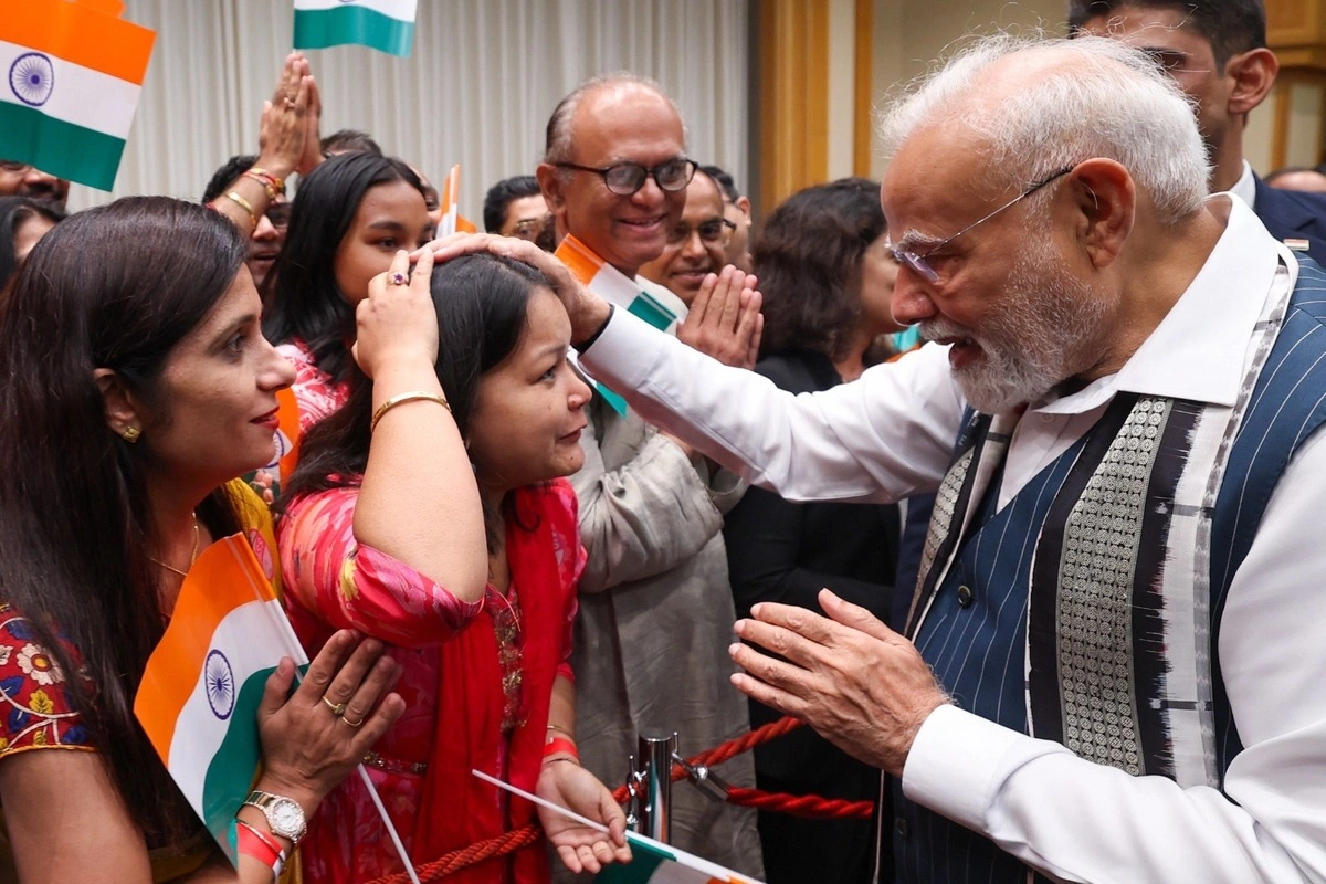 पीएम मोदी ने अपने एक्स अकाउंट पर जापानी और भारतीय समुदाय से मिले प्यार और अपनेपन से भरी तस्वीरों को शेयर किया है, जिसमें उन्होंने लिखा- टोक्यो में भारतीय समुदाय के प्यार और अपनेपन ने दिल छू लिया.
