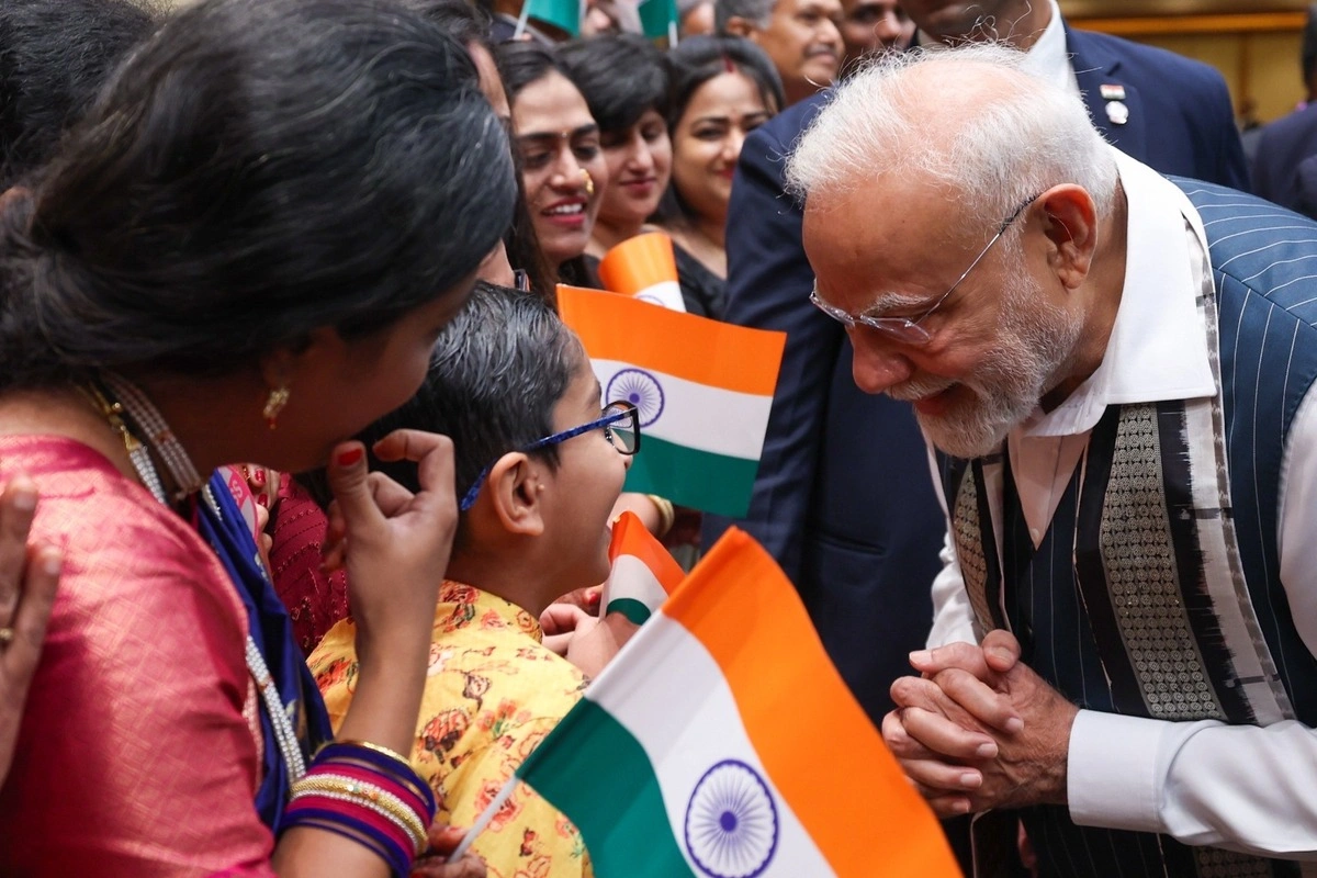 इस स्वागत में पीएम मोदी जापान में भारतीय अप्रवासी समुदाय से भी काफी गर्मजोशी के साथ बातचीत की और अपने अंदाज में बच्चों से भी प्यार से हाल-चाल लेते दिखे.