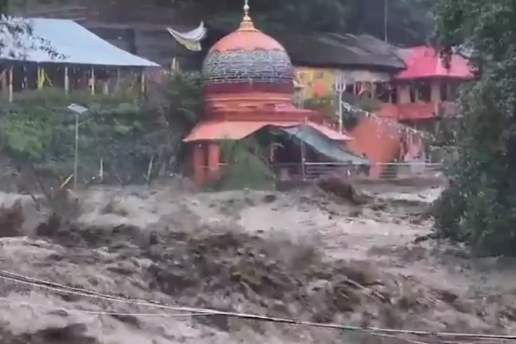 Doda Cloudburst: डोडा में तबाही का मंजर, बादल फटने से कई घर तबाह