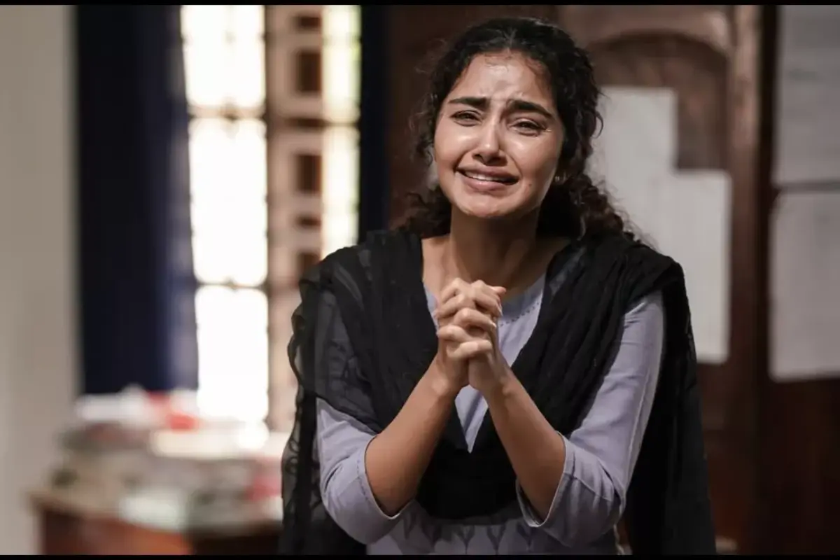 इस फिल्म में जनकी विद्याधरन नाम की एक लड़की का संघर्ष दिखाया गया है, जो एक दर्दनाक हादसे का शिकार हो जाती है और फिर न्याय की तलाश में अदालत का दरवाजा खटखटाती है. 