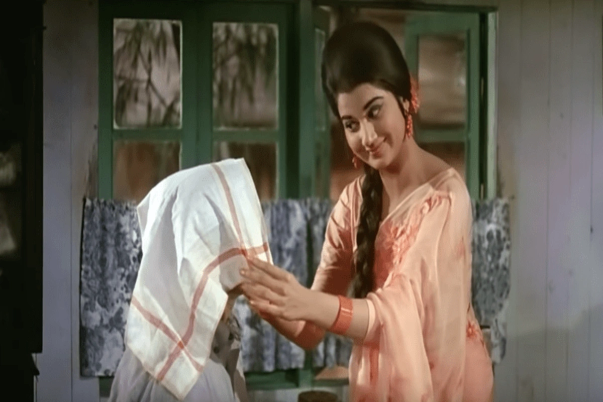 1975 में वो अचानक से पर्दे पर से गायब हो गई जिसके बाद उनके बारे में किसी को कोई खबर नहीं थी और वो 50 सालों से गुमनामी की जिंदगी जी रही थी. लेकिन अब उनका निधन हो गया है.
