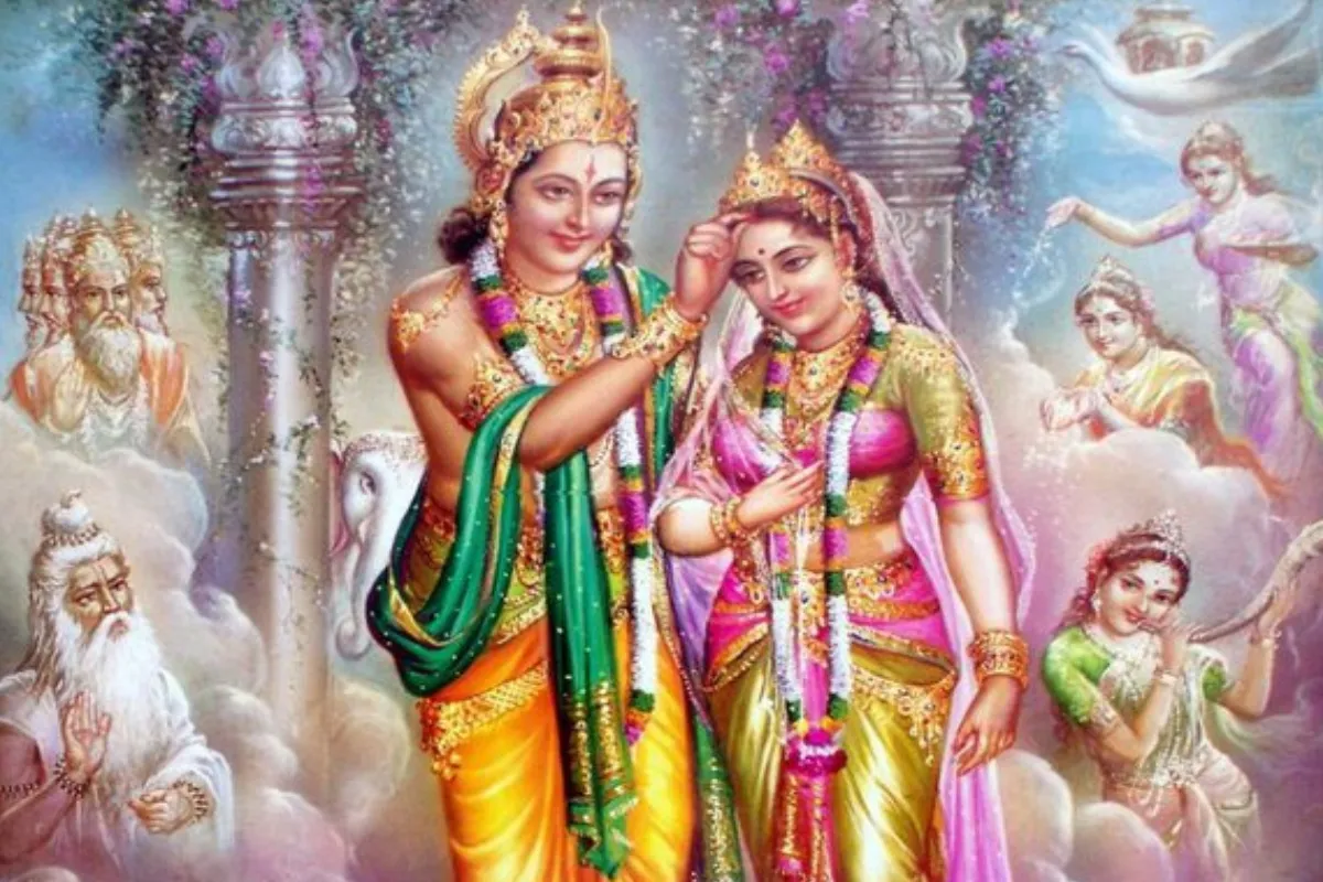 इंद्र और इंद्राणी: युद्ध के बीच मिला सहारा जब इंद्र असुरों से हारने की कगार पर थे, उनकी पत्नी इंद्राणी ने मंत्रों से अभिमंत्रित धागा उनकी कलाई पर बांधा. यह रक्षा-सूत्र श्रावण पूर्णिमा के दिन बांधा गया था. कहते हैं, इसके बाद इंद्र को विजय मिली. यह साबित करता है कि राखी सिर्फ भाई-बहन नहीं, बल्कि किसी भी रिश्ते में सुरक्षा का वादा हो सकती है. 