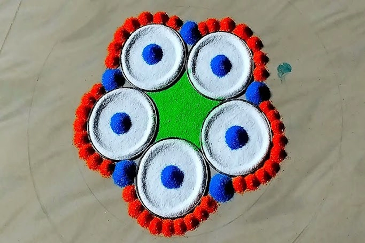बच्चे, युवाओं और परिवार के सदस्य मिलकर इसे क्रिएटिव अंदाज में तैयार कर रहे हैं.