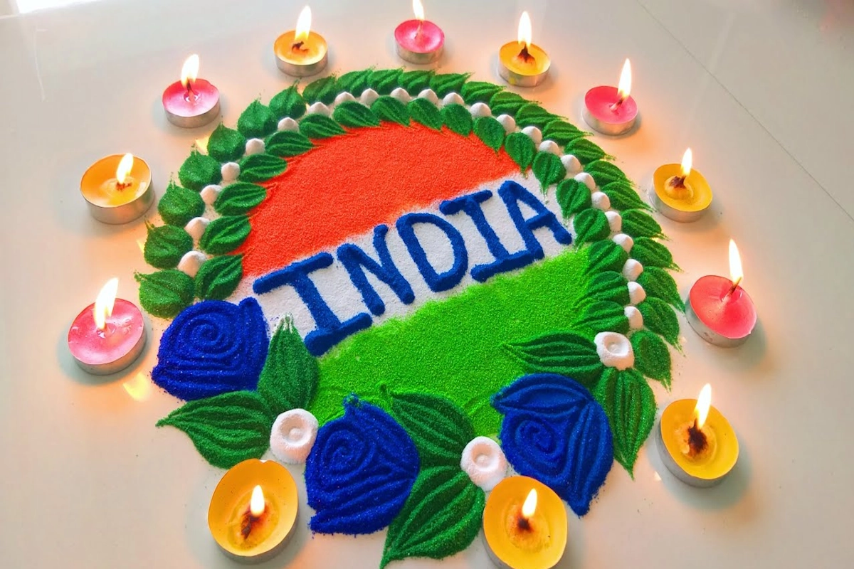 रंगोलियों के माध्यम से हर घर में स्वतंत्रता का उत्सव और सौंदर्य दोनों ही झलक रहे हैं. इस वर्ष स्वतंत्रता दिवस पर रंगोलियों का क्रिएटिव अंदाज देशवासियों के उत्साह और गर्व को और बढ़ा रहा है.