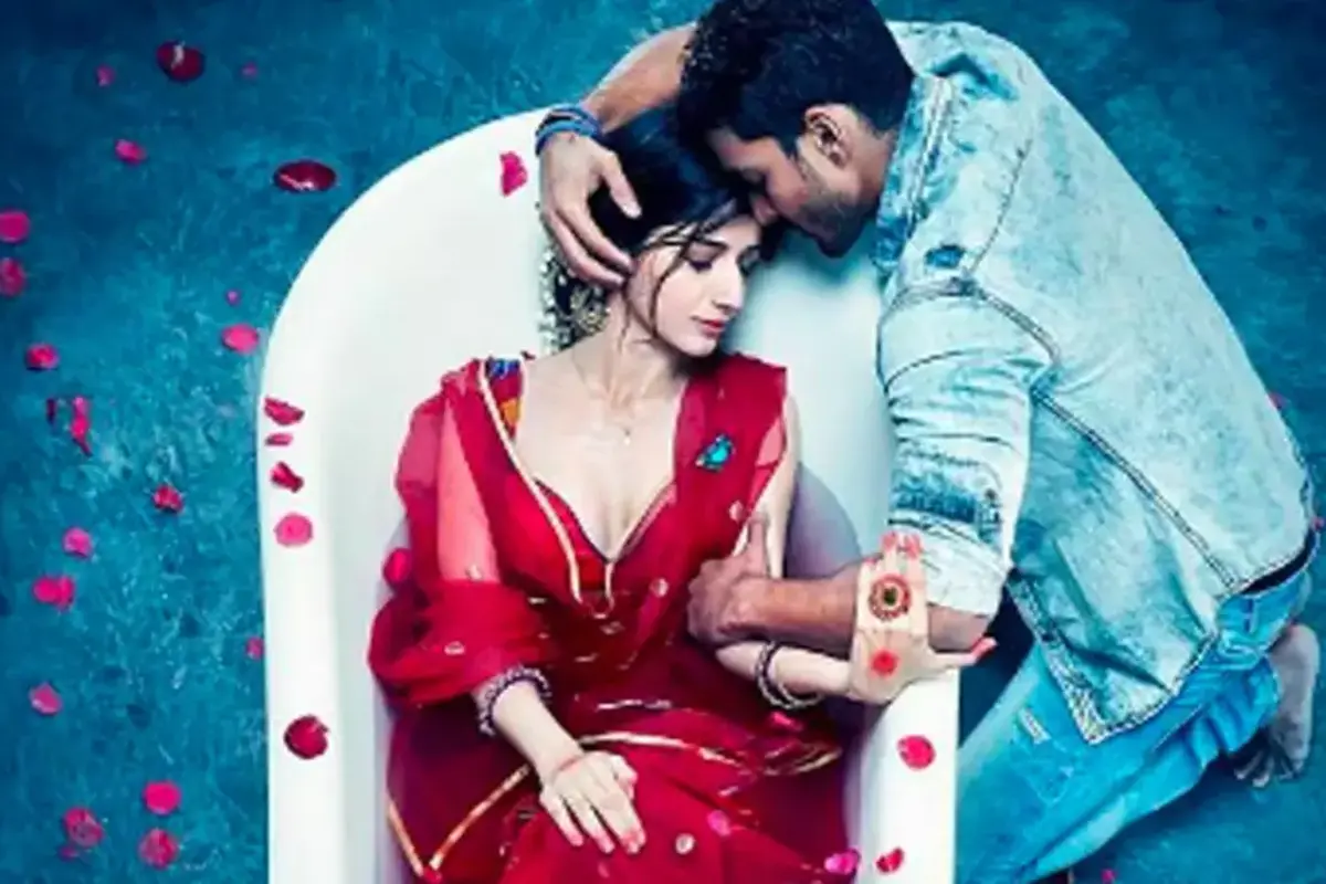 इस लिस्ट में सबसे पहला नाम है रॉकस्टार, जो साल 2011 में आई थी. इस फिल्म की कहानी दिल्ली के एक साधारण से लड़के पर बेस्ड है, जिसका सपना बड़ा रॉकस्टार बनने का होता है. इसका मानना होता है कि एक बड़ा कलाकार बनने के लिए दिल टूटना जरुरी होता है. इस फिल्म की कहानी बेहद ही दिलचस्प और सच्चे प्यार को दिखाने वाली है. इसे आप अमेजन प्राइम पर देख सकते है.