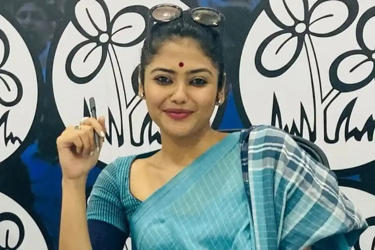 24 फरवरी 2021 को सायोनी घोष ने ममता बनर्जी की पार्टी तृणमूल कांग्रेस (TMC) जॉइन की और उसी साल उन्हें आसनसोल दक्षिण विधानसभा सीट से चुनाव लड़ने का मौका मिला. हालांकि वो चुनाव हार गईं, लेकिन जून 2021 में उन्हें TMC युवा मोर्चा की राज्य अध्यक्ष बना दिया गया. इससे पहले यह जिम्मेदारी अभिषेक बनर्जी के पास थी.