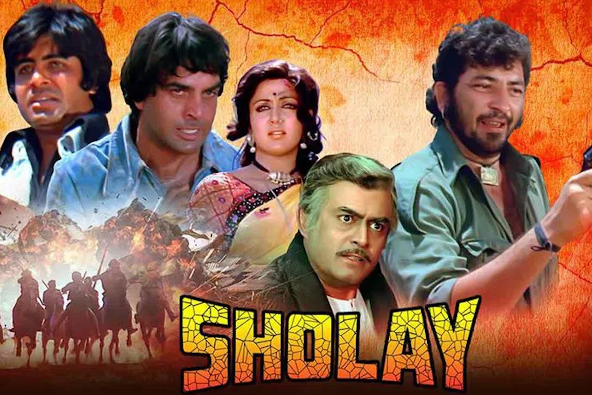 रिलीज के पहले हफ्ते में शोले को फ्लॉप घोषित कर दिया गया था. उस समय इसकी कहानी में ठाकुर द्वारा गब्बर को मारने का दृश्य था, लेकिन सेंसर बोर्ड की आपत्ति के बाद इसे बदलकर गब्बर को पुलिस के हवाले किया गया. धीरे-धीरे फिल्म ने दर्शकों के दिल जीत लिए और यह सिनेमा की सबसे बड़ी ब्लॉकबस्टर फिल्मों में गिनी जाने लगी. 