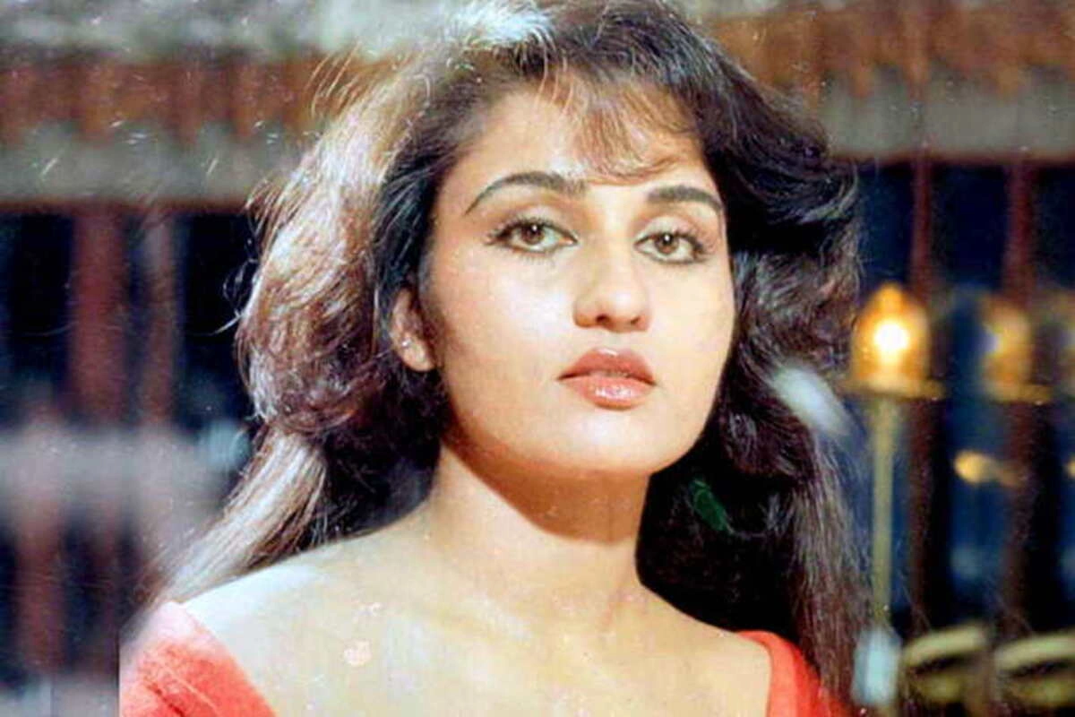 हम बात कर रहे है 70 से 80 दशक की पॉपुलर बॉलिवुड एक्ट्रेस रीना रॉय की जिन्होंने अपने करियर की शुरुआत छोटी बजट वाली फिल्मों से किया. 