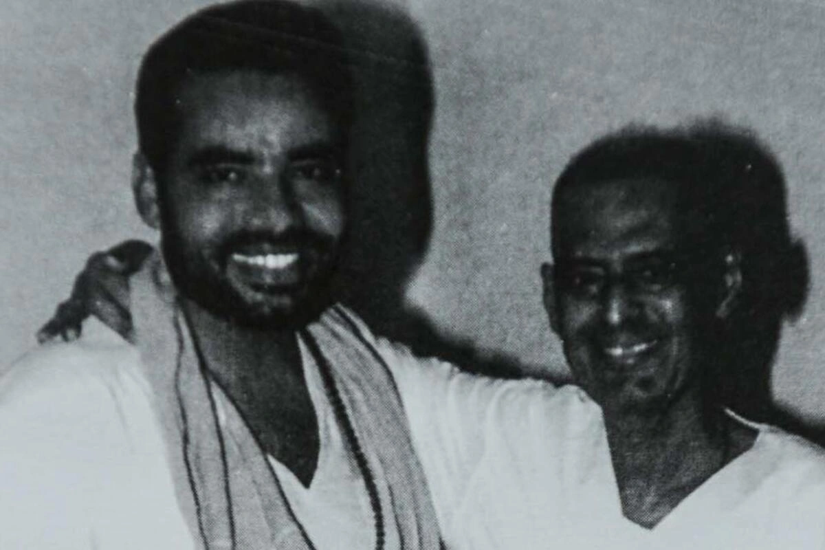 1960 के दशक के आखिर में मोदी RSS के पूर्णकालिक कार्यकर्ता बने जहां उन्होंने अपने मार्गदर्शक लक्ष्मणराव इनामदार के साथ काम किया, जिसके बाद 1972 में उन्हें संघ का प्रचारक नियुक्त किया गया.