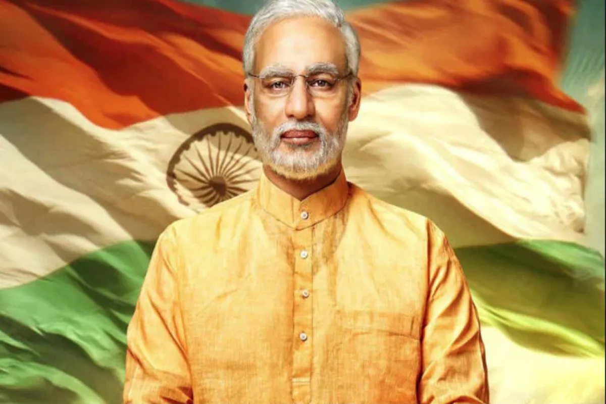 PM Narendra Modi: इस फिल्म में अभिनेता विवेक ओबेरॉय ने नरेंद्र मोदी का किरदार निभाया था. ओमंग कुमार के निर्देशन में बनी यह फिल्म नरेंद्र मोदी की पूरी जीवन यात्रा पर आधारित है. इसमें दिखाया गया है कि कैसे एक छोटे से कस्बे में पला-बढ़ा बच्चा आगे चलकर देश का प्रधानमंत्री बनता है.फिल्म में उनके संघर्ष, जीवन में आई मुश्किलें और उनके मजबूत इरादों को विस्तार से बताया गया है. यह फिल्म एक प्रेरणादायक कहानी है, जिसे आप एमएक्स प्लेयर पर देख सकते हैं.