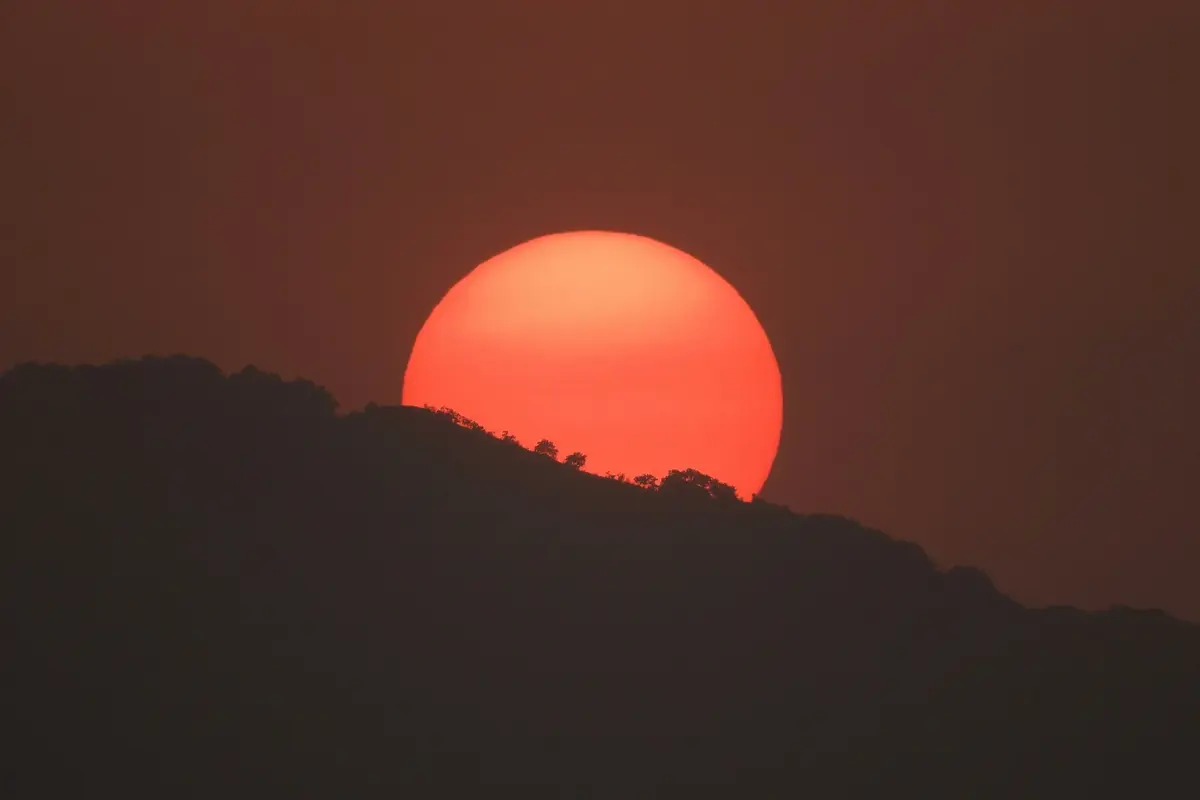  सूर्य ग्रहण न्यूजीलैंड, टोंगा और फिजी में दिखाई देगा, इसके साथ ही ऑस्ट्रेलिया प्रशांत महासागर और अटलांटिक महासागर के कुछ हिस्सों में भी यह ग्रहण दृश्य होगा.