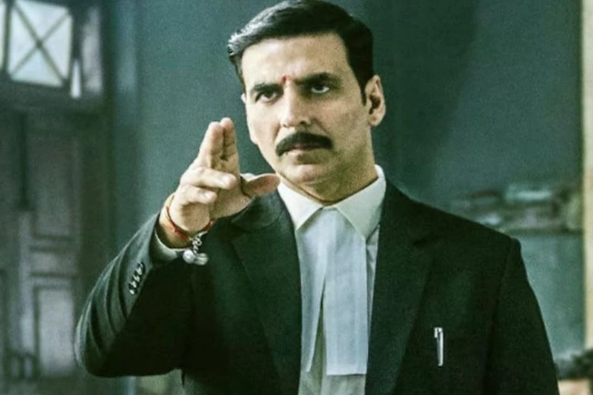 Akshay Kumar Birthday: अक्षय कुमार न सिर्फ अपने अभिनय के लिए बल्कि अनुशासित जीवनशैली और प्रोफेशनल रवैये के लिए भी जाने जाते हैं. राष्ट्रीय पुरस्कार और पद्मश्री जैसे सम्मान पाने वाले अक्षय आज भी लगातार नई फिल्मों के साथ सक्रिय हैं. आने वाले समय में वे जॉली एलएलबी 3, भूत बंगला, हेरा फेरी 3 और वेलकम टू द जंगल जैसी फिल्मों में नजर आएंगे, जिससे साफ है कि उनकी रफ्तार अभी भी थमी नहीं है और वह आज भी लोगों के दिलों पर राज कर रहे हैं.