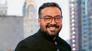 अनुराग कश्यप को इंडिपेंडेंट और पैरेलल सिनेमा का सबसे बड़ा चेहरा माना जाता है.उनका स्टाइल हमेशा अलग, बागी और संवेदनशील रहा है, जिसने हिंदी फिल्मों को नया नजरिया दिया है. 