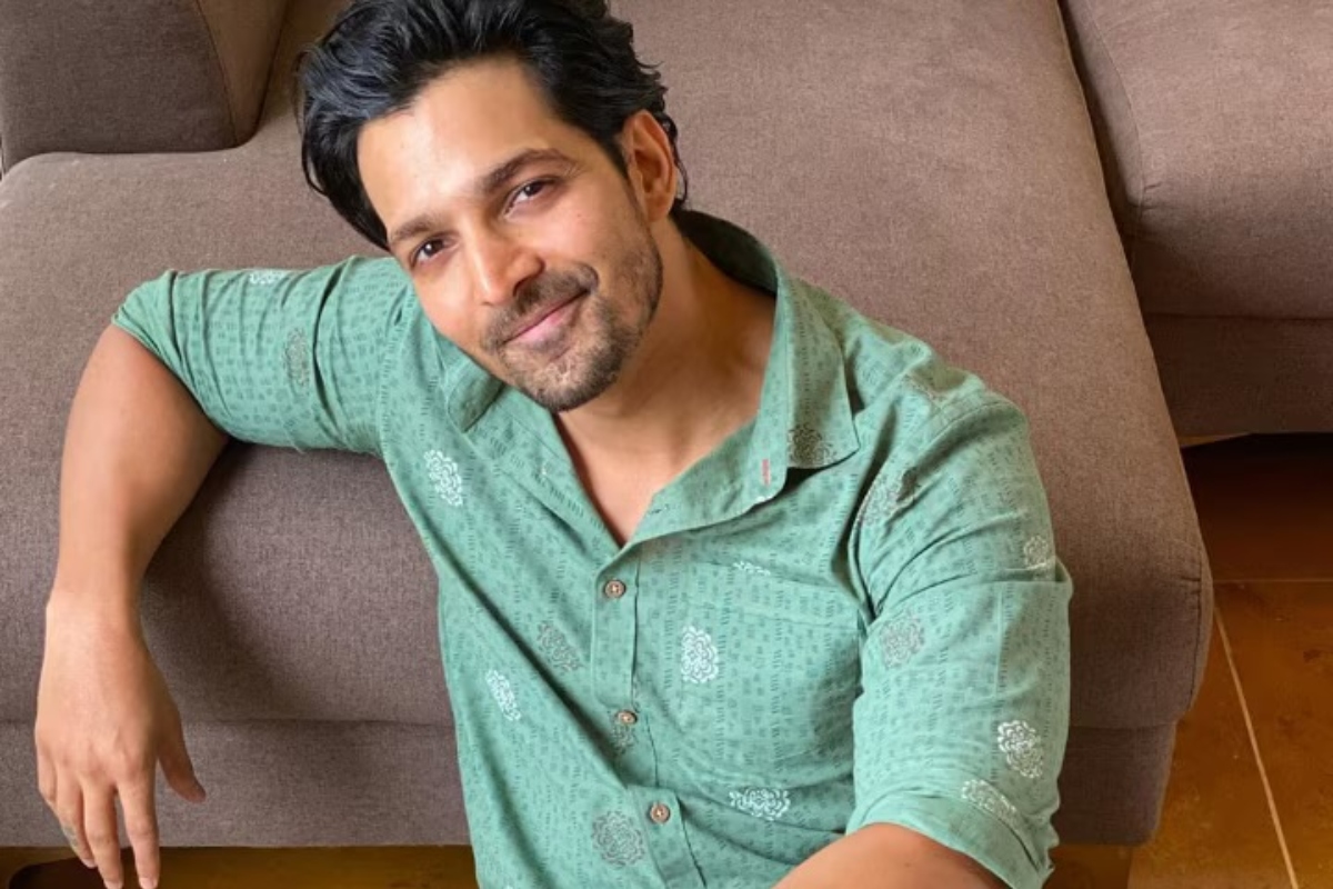 बॉलीवुड और साउथ फिल्मों के टैलेंटेड एक्टर हर्षवर्धन राणे ने ‘सनम तेरी कसम’ जैसी फिल्मों में अपनी बेहतरीन एक्टिंग से खास पहचान बनाई है. हर्षवर्धन की जिंदगी संघर्षों और प्रेरणाओं से भरी रही है. आंध्र प्रदेश के राजमहेंद्रवरम में 1983 में जन्मे हर्षवर्धन का बचपन मध्य प्रदेश के ग्वालियर में बीता.