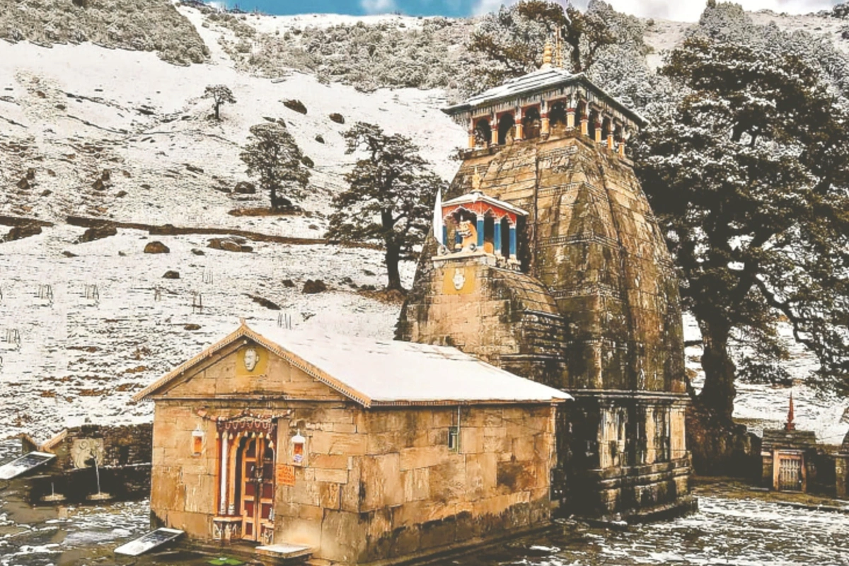 केदारनाथ को लेकर एक अन्य मान्यता यह भी है कि जब असुरों ने देवताओं पर आक्रमण किया तो तब असुरों से बचने के लिए देवताओं ने भगवान शिव की आराधना की, तब भगवान शिव ने बैल स्वरूप में देवताओं से कहा कोदारम यानी किसी चीरूं किसे फाडूं और असुरों का सींगों और खुरों से नाश कर दिया और मंदाकिनी नदी में फेंक दिया. केदारनाथ का नाम कोदारम से ही पड़ा है. 