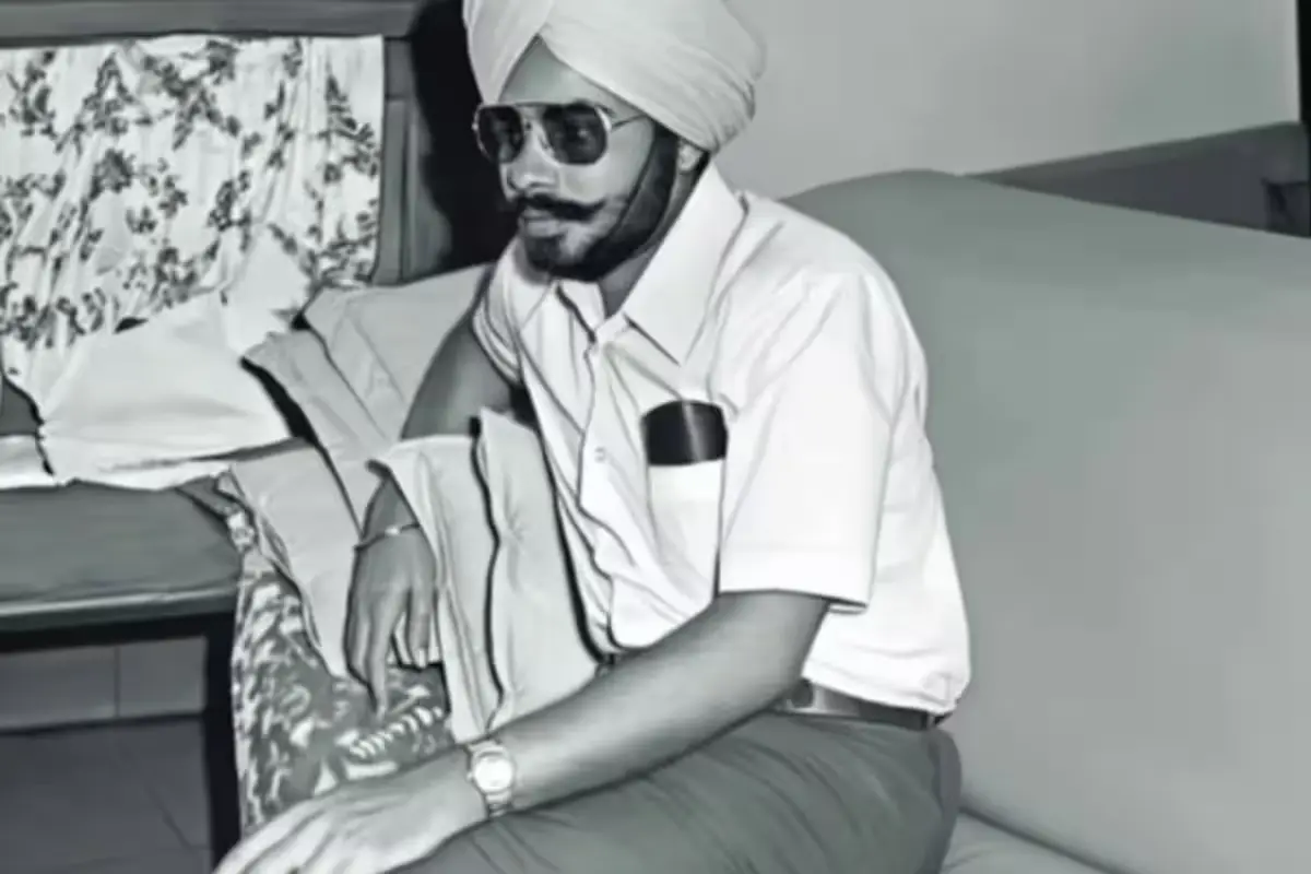 1975 में आपातकाल लगने पर मोदी अंडरग्राउंड हो कर सरकार विरोधी पर्चे बांटे और जेल में बंद कार्यकर्ताओं के परिवारों की मदद की. आपातकाल के बाद मोदी ने संघ में विभिन्न जिम्मेदारियां निभाईं जिसके बाद 1978 में विभाग प्रचारक, फिर संभाग प्रचारक और 1981 में प्रांत प्रचारक भी बने. इस दौरान वे ABVP जैसे कई संगठनों से जुड़कर कई बड़े आंदोलनों व कार्यक्रमों का आयोजन किया.