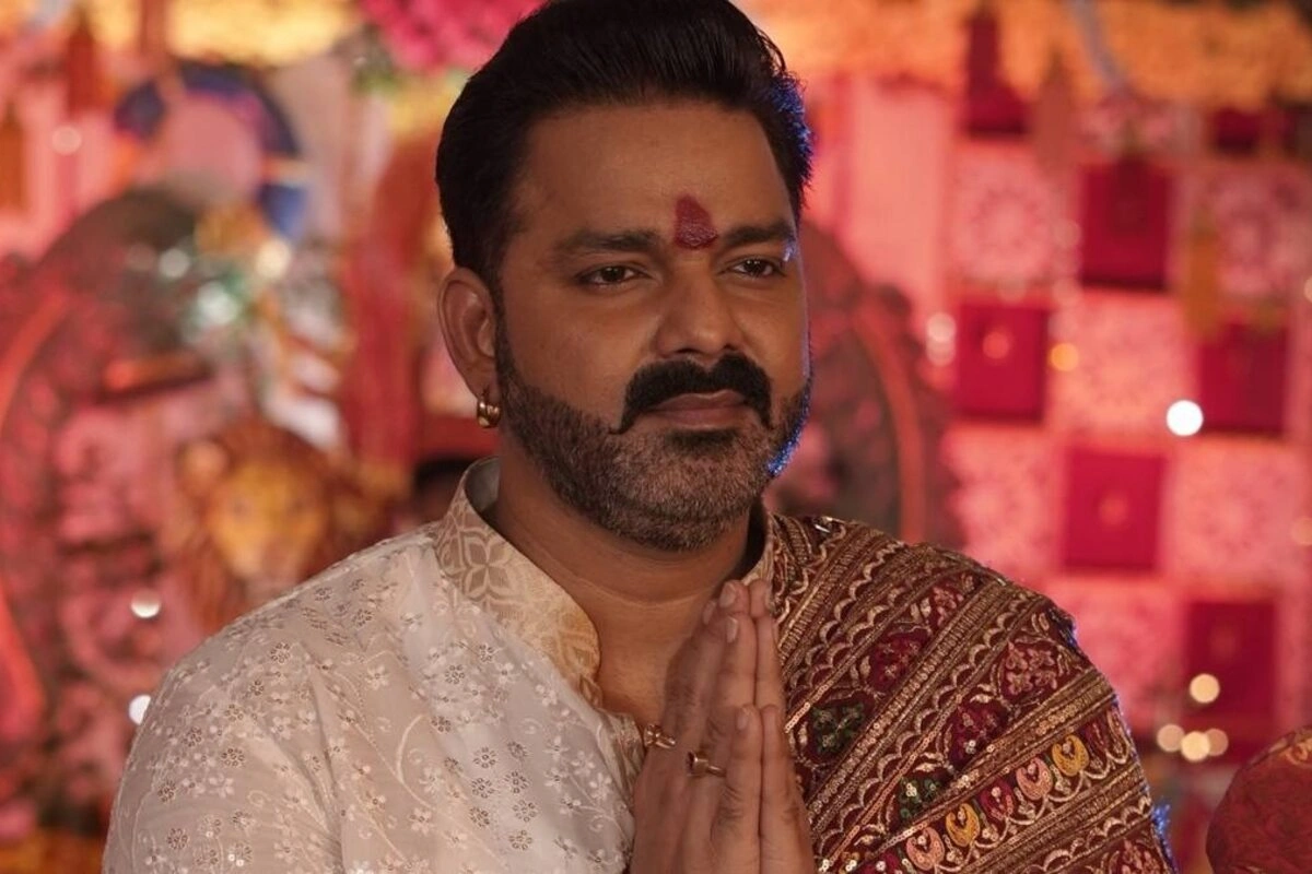 अशनीर ग्रोवर के नए शो राइज एंड फॉल इस शो के पहले सीजन में कई जबरदस्त सितारे देखने को मिल रह हैं. भोजपुरी स्टार पवन सिंह भी इस सीजन का हिस्सा है. फिलहाल वह शो में पेंटहाउस में रह रहे हैं, इस शो में उनकी मुलाकात आकृति नेगी से हुई.