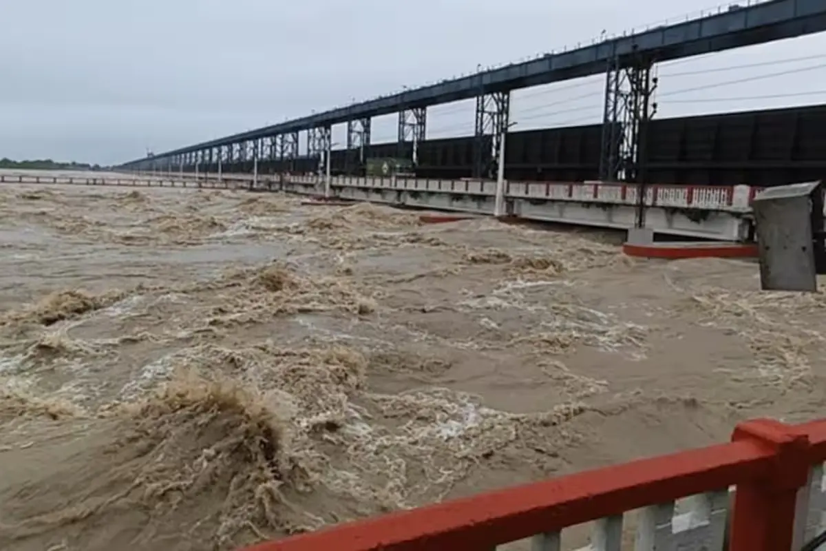 साथ ही उन्होंने 2,680 करोड़ की कोसी-मेची परियोजना का भी उद्घाटन किया.