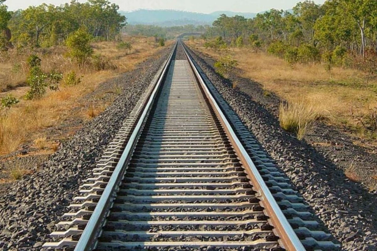 2,170 करोड़ की लागत में विक्रमशिला-कटारिया रेल लाइन और 4,410 करोड़ की अररिया- गलगलिया नई रेल लाइन सहित 6,580 करोड़ की विभिन्न रोल योजनाओं का भी उद्घाटन व शिलान्यास किया.