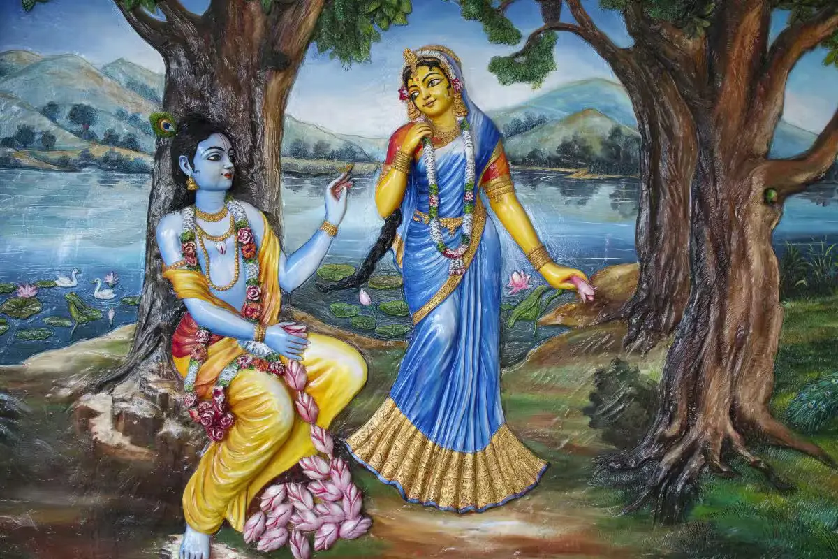 दिव्य प्रेम और भक्ति का संदेश : राधा और कृष्ण की बाल लीलाएँ केवल एक प्रेम कथा नहीं, बल्कि भक्ति, समर्पण और आत्मिक आनंद का शाश्वत संदेश हैं. उनका प्रेम लौकिक नहीं, बल्कि अलौकिक था, जो आज भी हर भक्त के लिए प्रेरणा और आस्था का आधार है. ब्रज की पावन भूमि पर उनकी लीलाओं की स्मृतियाँ आज भी जीवित हैं और श्रद्धालु उनका स्मरण कर दिव्य सुख और भक्ति का अनुभव करते हैं.
