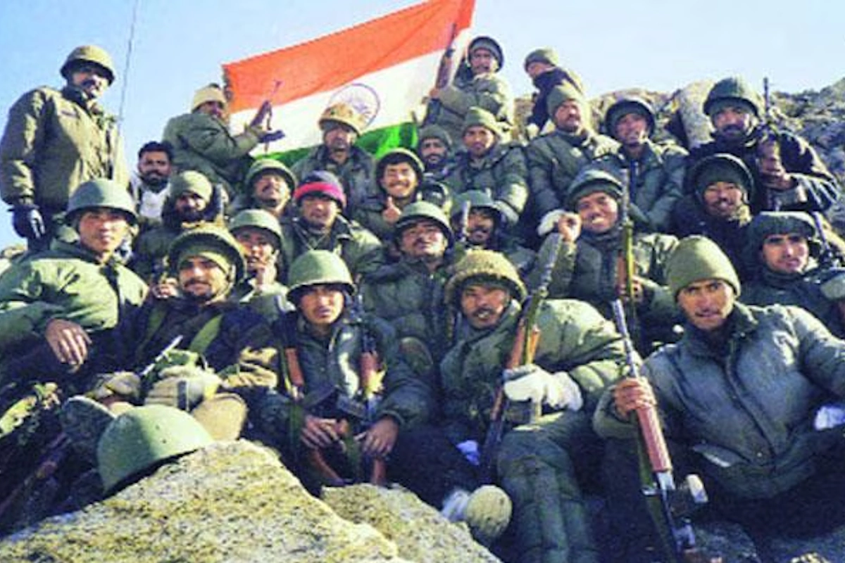 20 जून 1999 की सुबह, विक्रम और उनकी टीम ने दुर्गम इलाकों में लड़ते हुए चोटी 5140 पर तिरंगा लहराया. उस जीत के बाद उन्होंने गर्व से कहा था– ये दिल मांगे मोर. ये शब्द आज भी हर भारतीय के दिल में गूंजते हैं.