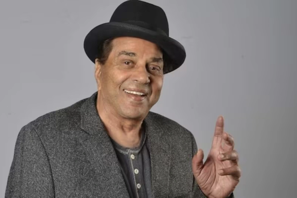 इसके अलावा धर्मेंद्र (Dharmendra) के नाम पर मुंबई में एक बंगला है. वहीं, खंडाला में और लोनावला में फार्म हाउस भी है. इसके साथ ही उनका Garam-Dharam के नाम से एक रेस्टोरेंट है, जो कई शहरों में है.
