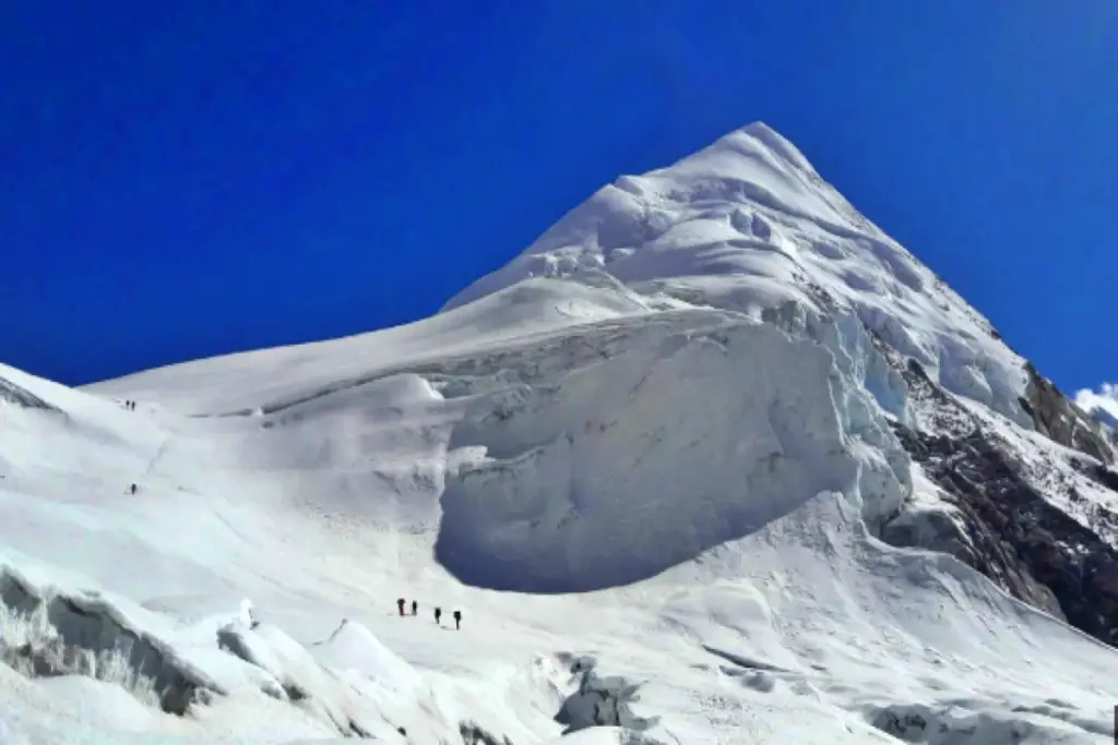 Nepal Avalanche Mountaineers Death