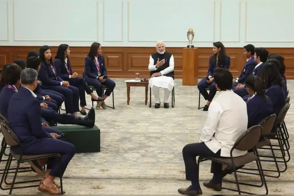 PM Modi Meet Women Cricket Team