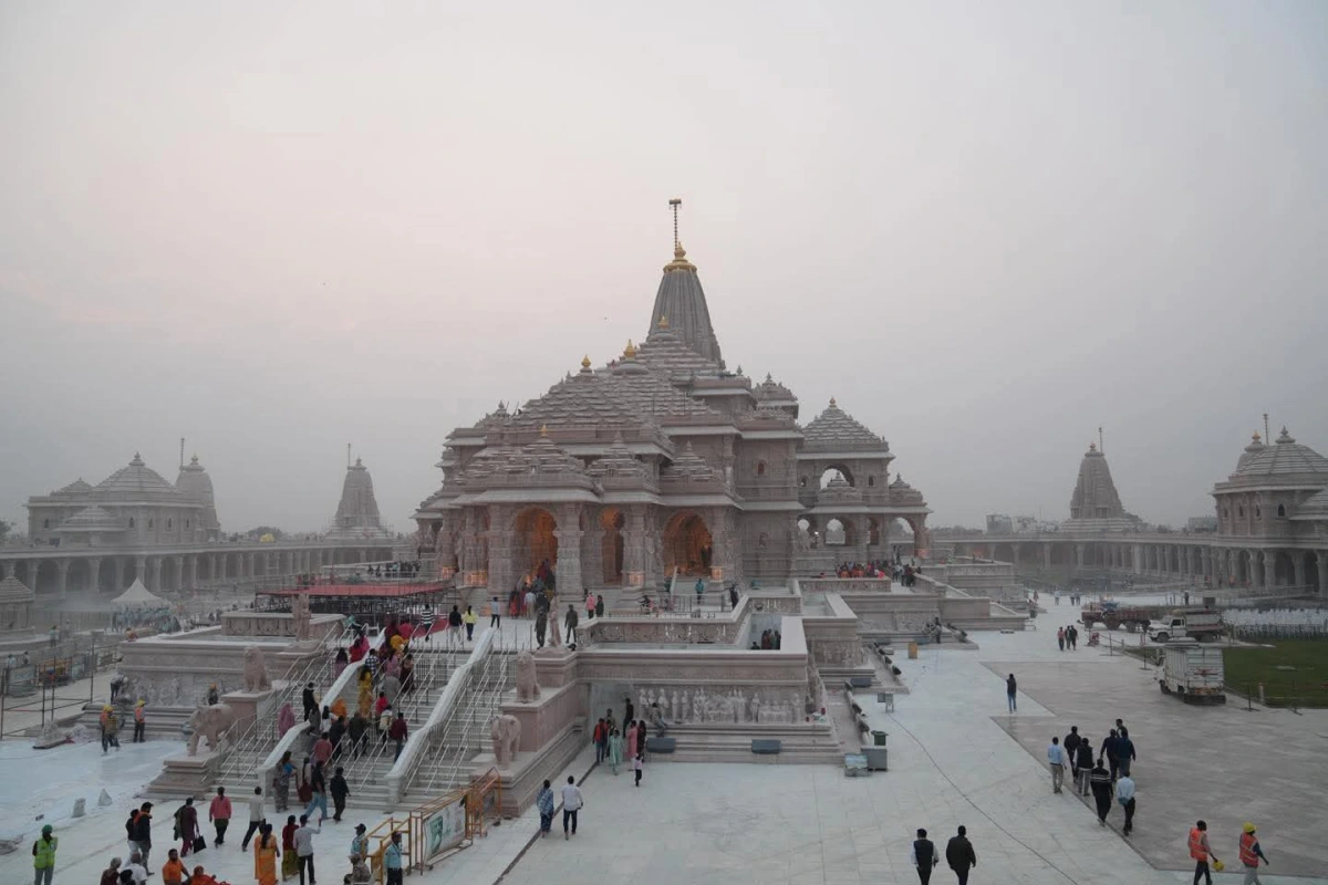 राम मंदिर तक मेहमानों को पहुंचाने के लिए वोल्फ कार्ट की व्यवस्था की गई है. विवाह पंचमी के दिन यानी 25 नवंबर को सुबह 8:30 बजे आमंत्रित सदस्यों को राम जन्मभूमि परिसर तक पहुंचाया जाएगा. राम मंदिर ट्रस्ट लगातार मेहमानों की सुविधा को लेकर तैयारी कर रहा है.  