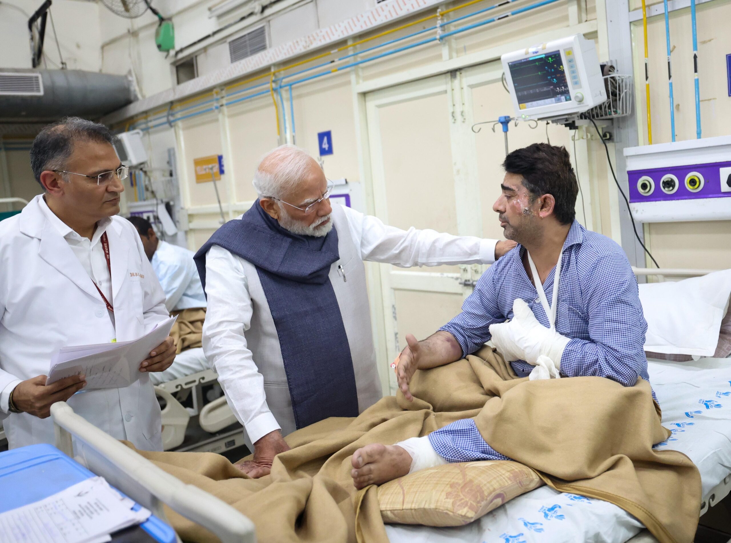 PM Modi Visits LNJP Hospital
