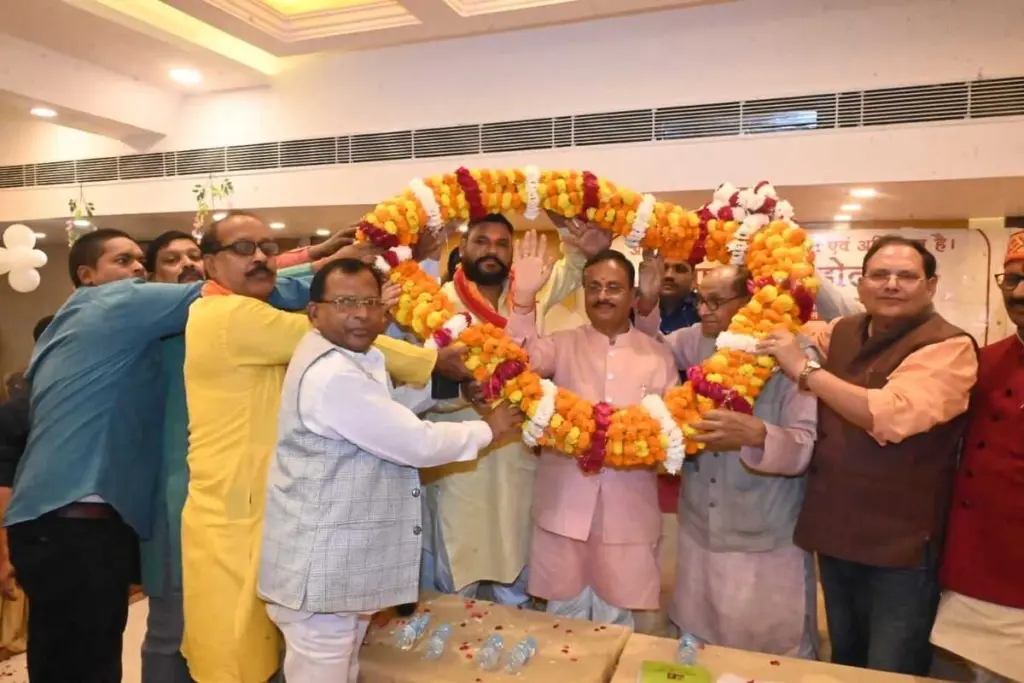 डॉ दिनेश शर्मा