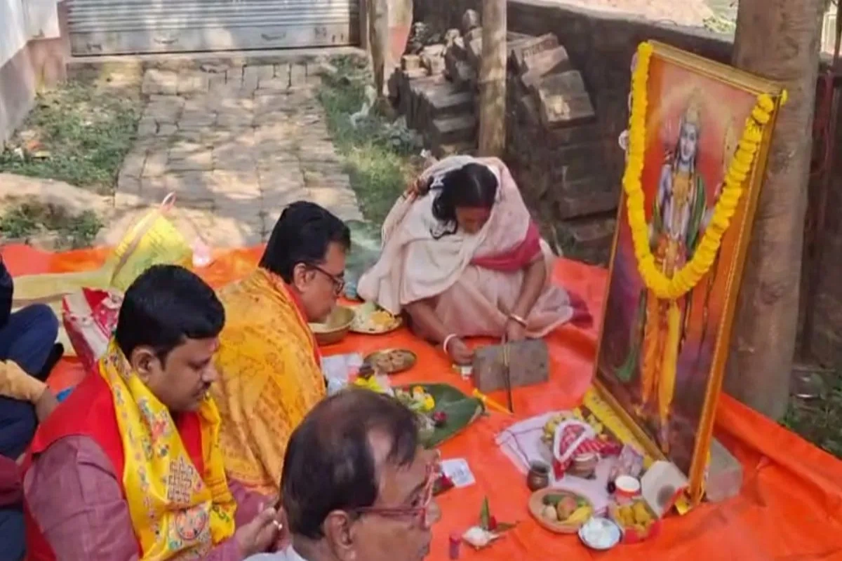 मुर्शिदाबाद में मंदिर-मस्जिद की रखी गई नींव, हुमायूं कबीर और BJP नेता आमने-सामने