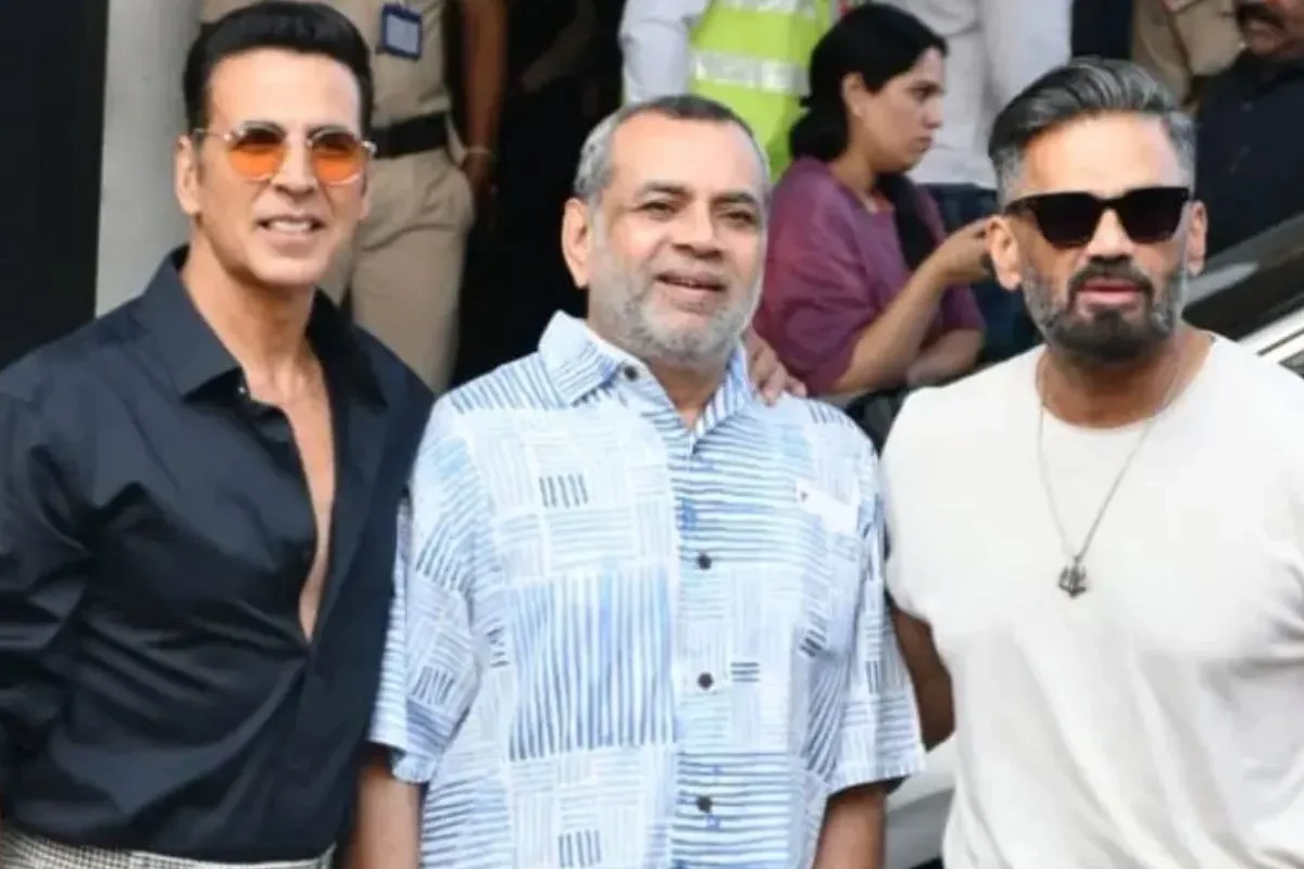 अभिनेता परेश रावल और हेरा फेरी 3 का विवाद फैंस को निराश करने वाला था. परेश ने सोशल मीडिया पर पोस्ट कर ऐलान किया कि वह अपकमिंग फिल्म का हिस्सा नहीं हैं. बाबूराव के फैंस के लिए यह खबर बेहद खराब रही. अक्षय कुमार के साथ उनके अनबन की खबर भी सामने आई. हालांकि, राहत की बात यह रही कि कुछ समय बाद बातचीत से मामला सुलझा और परेश ने वापसी की खबर दी. 
