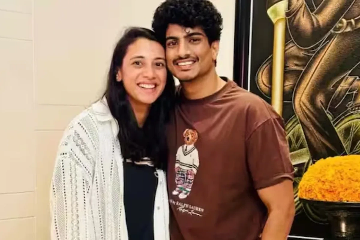 भारतीय महिला क्रिकेट टीम की खिलाड़ी स्मृति मंधाना और म्यूजिक कंपोजर पलाश मुच्छल के रिश्ते और शादी को लेकर खूब सुर्खियां बनीं. दोनों की शादी 23 नवंबर को तय थी, लेकिन स्मृति के पिता की अचानक तबीयत बिगड़ने से इसे स्थगित कर दिया गया. पलाश भी तनाव के कारण अस्पताल में भर्ती हुए. इसके बाद सोशल मीडिया पर धोखाधड़ी की अफवाहें उड़ीं; स्मृति ने शादी से जुड़े पोस्ट डिलीट कर दिए थे. आखिरकार दिसंबर में दोनों ने बयान जारी कर रिश्ता खत्म होने और शादी कैंसल होने की पुष्टि की. दोनों ने प्राइवेसी की अपील की. 