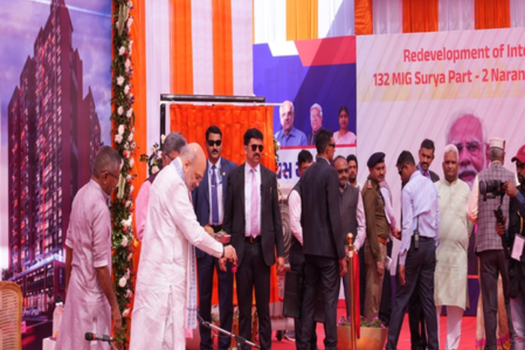 Amit Shah performing bhoomi pujan in Ahmedabad