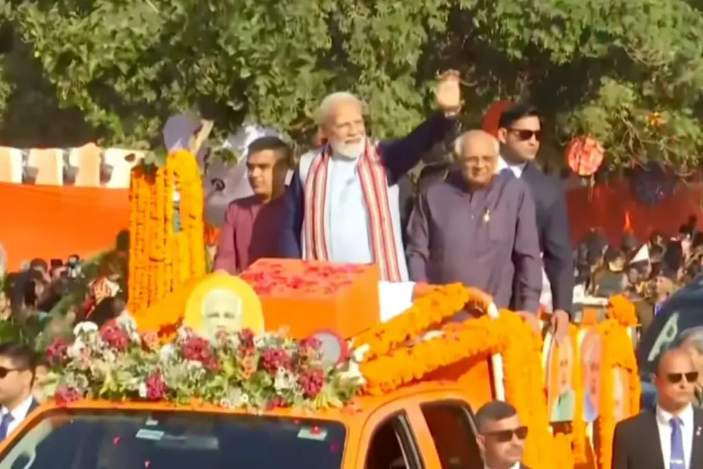 PM Modi participates in valor march in Somnath Mandir