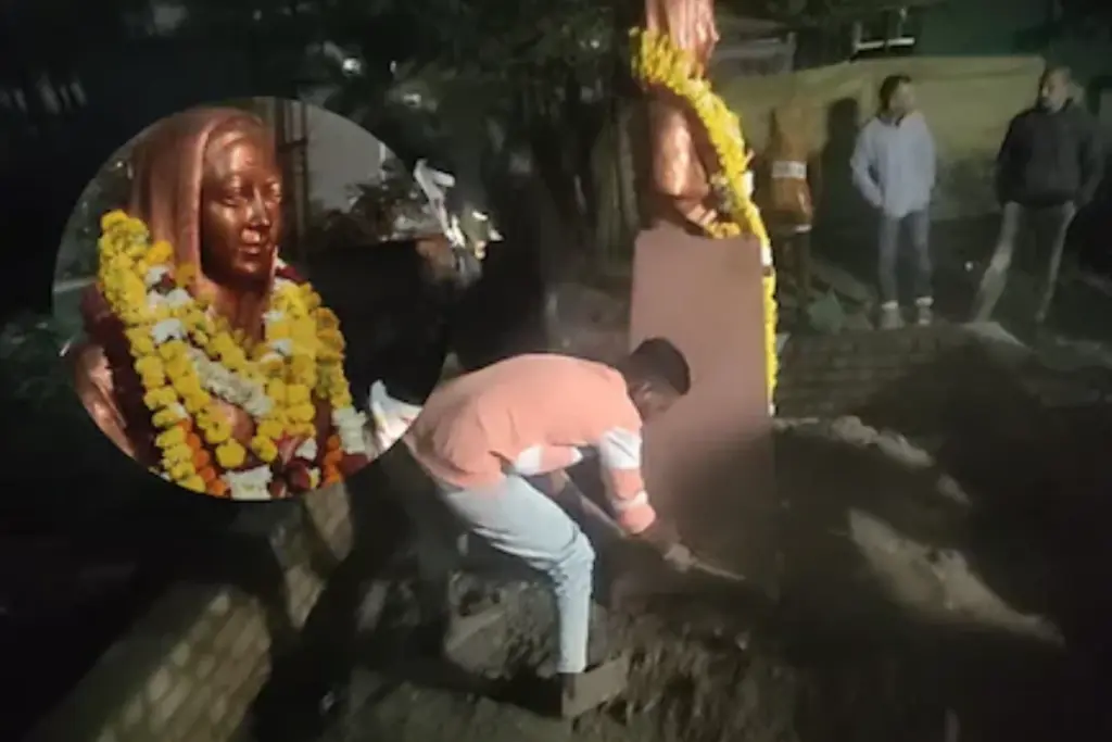 Yavatmal, Savitribai Phule statue, controversy, Yavatmal News