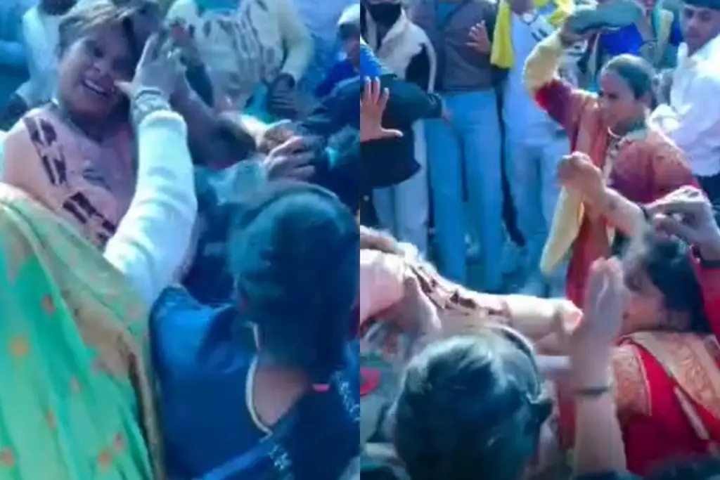 Amroha Women Chappal Fight