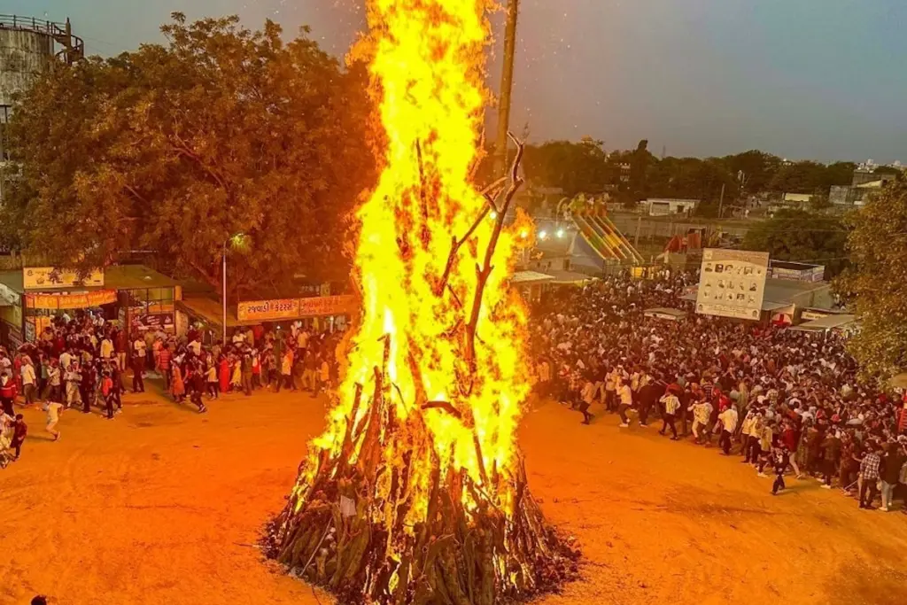 Holika Dahan 2026, Chandra Grahan 2026, Holi 2026, Holika Dahan Shubh Muhurat