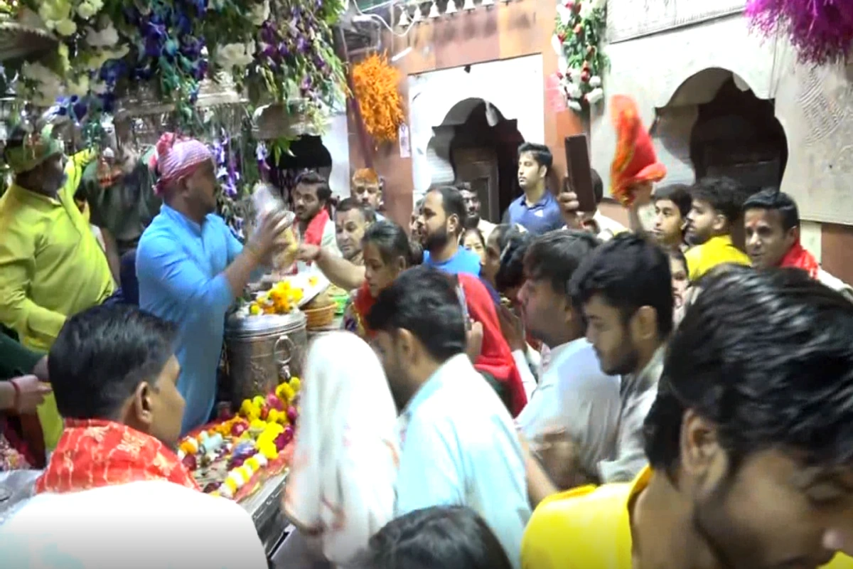 चैत्र नवरात्रि पर कालकाजी मंदिर में भक्तों की भारी भीड़, सुरक्षा के कड़े इंतजाम
