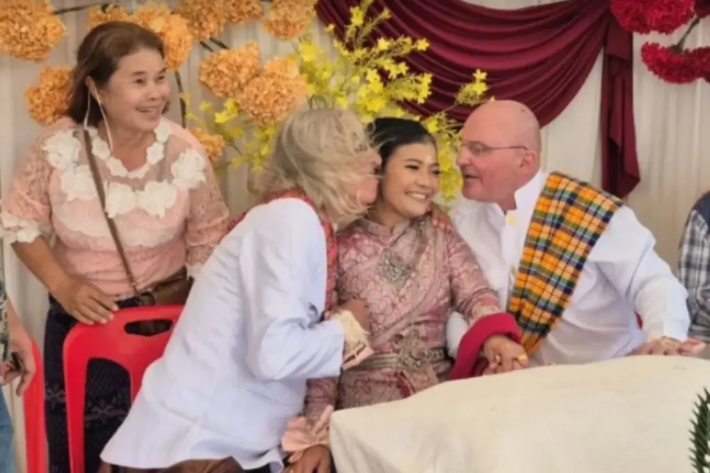 Thailand Viral Wedding one bride two groom