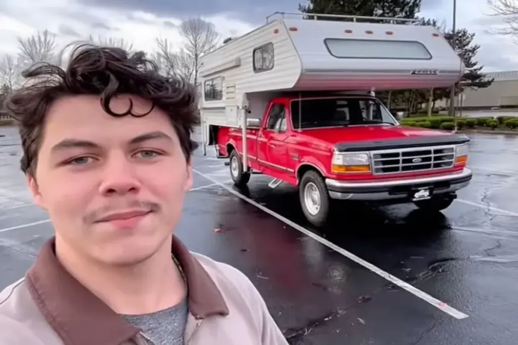 Tiny Home on Truck ajab gajab