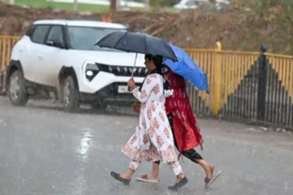 Aaj ka Mausam weather-update-april-4-delhi-ncr-rain-pune-rain-record-broken-hailstorm-alert