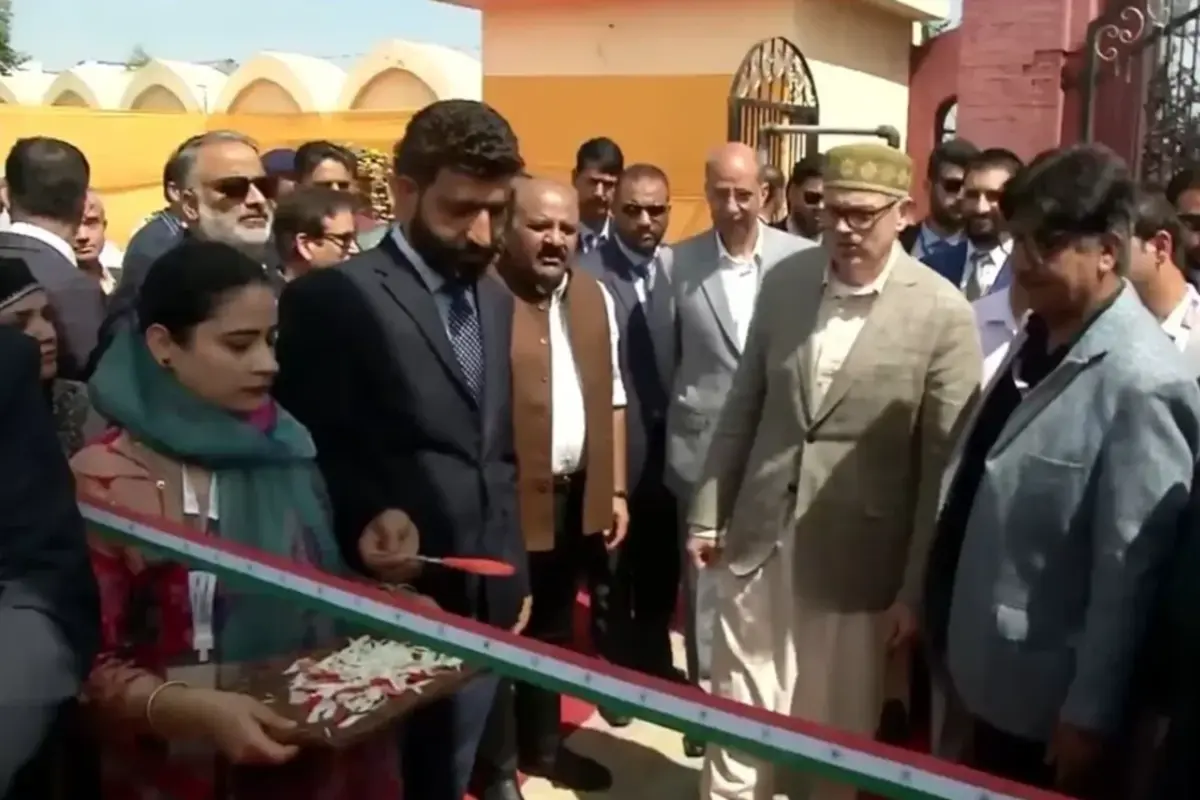 उमर अब्दुल्ला ने तिरंगे रंग का रिबन काटने से किया इनकार, सोशल मीडिया पर वीडियो वायरल