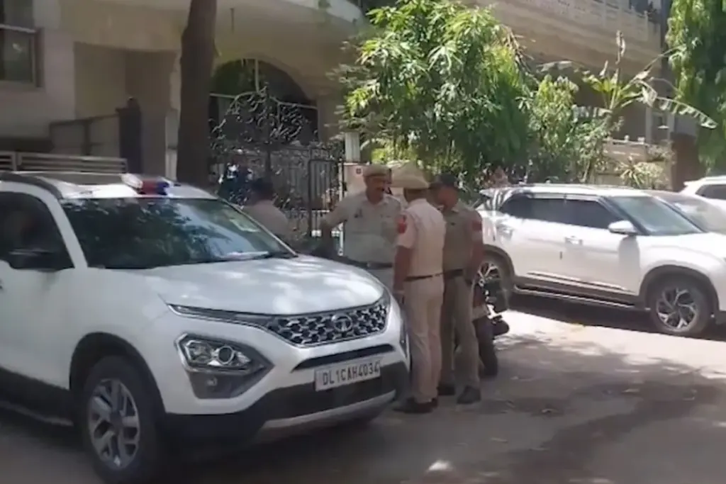 Amar Colony, Delhi Crime News, IRS Officer Daughter Case
