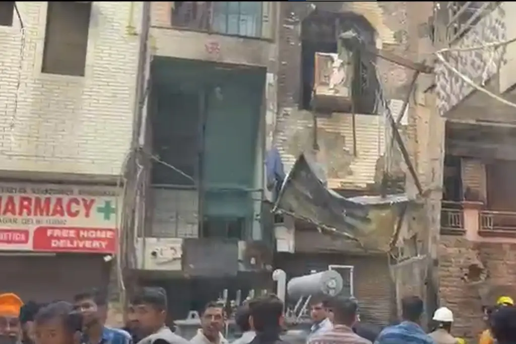 Massive Fire in Delhi Laxmi Nagar 14 Flats Burnt After Transformer Short Circuit