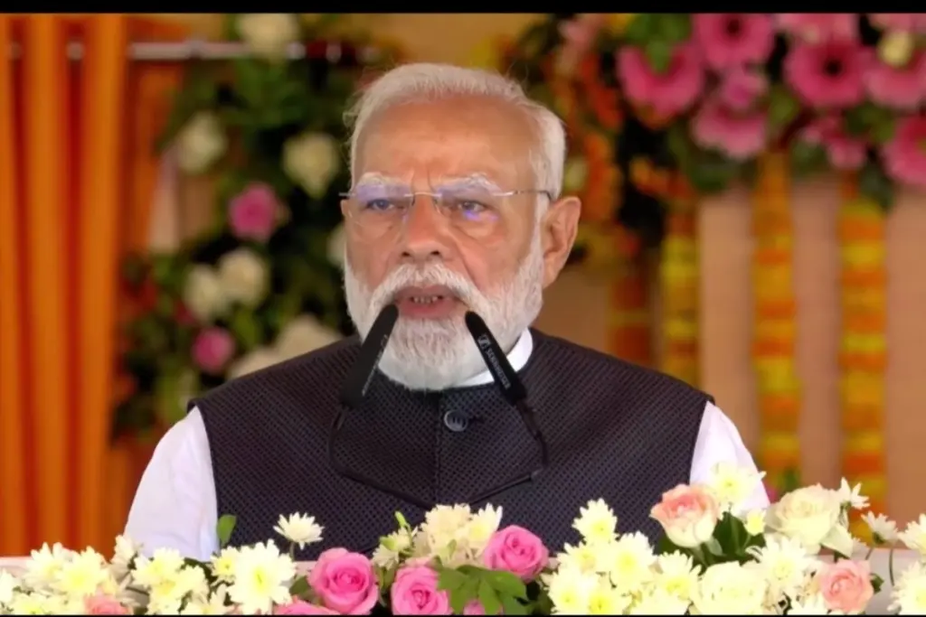 PM Modi in Hardoi Slams SP over Dynastic Politics, inaugurates Ganga Expressway
