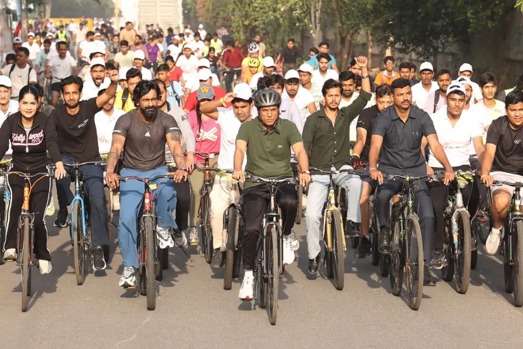 fit-india-sunday-on-cycle-delhi-mansukh-mandaviya-cycling-event-jln-stadium