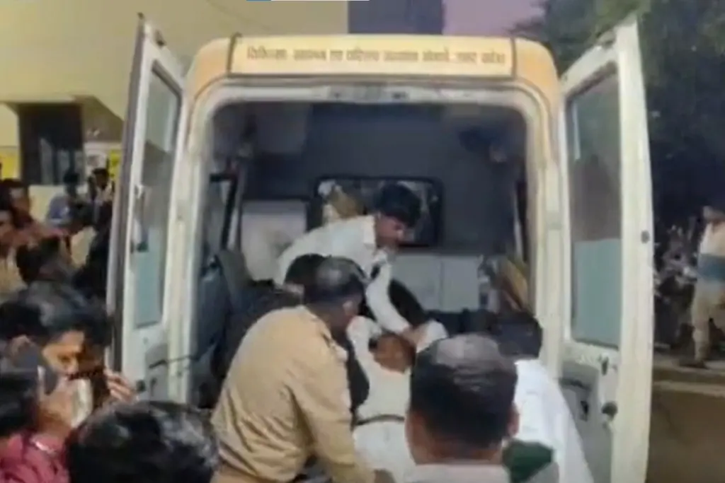 kasganj-road-accident-tractor-trolley-overturns-3-killed-sikandarpur-vaish