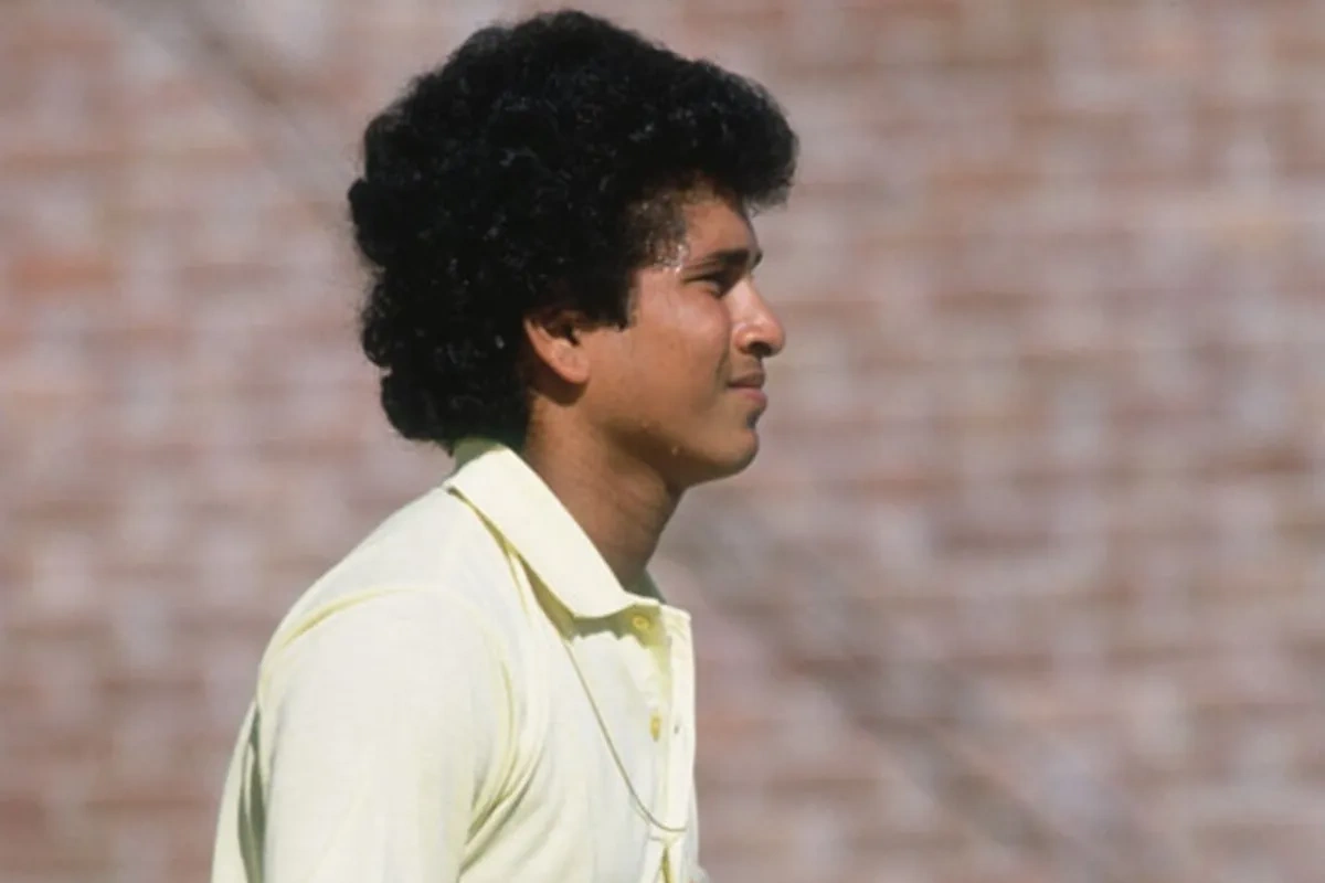 सचिन तेंदुलकर के नाम एक ऐसा अनोखा रिकॉर्ड है जिसे तोड़ना नामुमकिन सा लगता है. उन्होंने अपने पहले रणजी मैच, पहले ईरानी कप और पहले दलीप ट्रॉफी मैच में शतक लगाया था. यानी घरेलू क्रिकेट के हर बड़े टूर्नामेंट की शुरुआत उन्होंने सेंचुरी के साथ की थी, जो उनकी महानता का ट्रेलर था. 